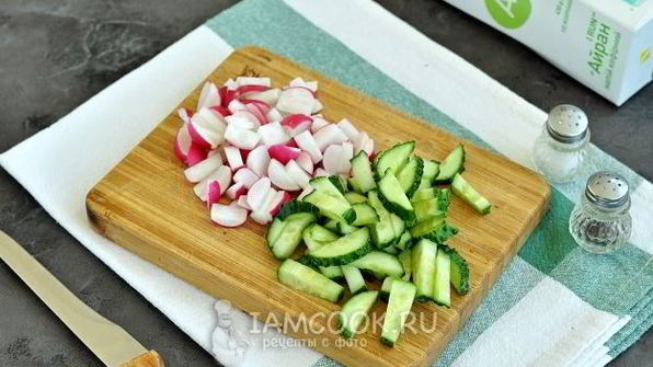 окрошка с колбасой на айране