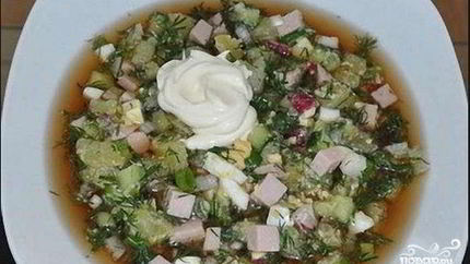 Окрошка с колбасой на квасе