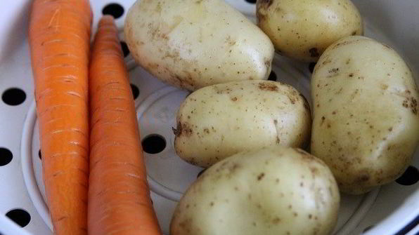 окрошка с морковной ботвой и белым квасом