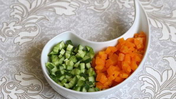 окрошка с морковной ботвой и белым квасом