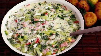 Окрошка с редисом и свежей зеленью