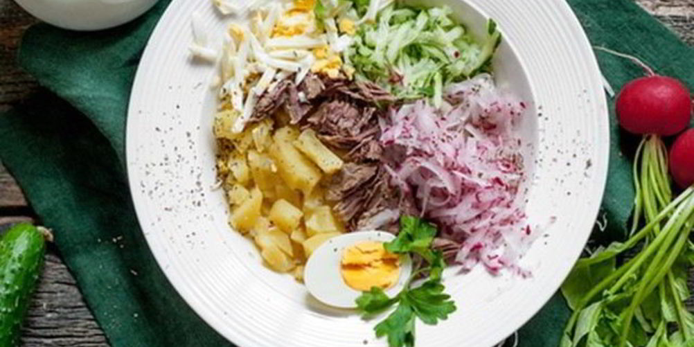 Рецепт окрошки с сывороткой и перепелиными яйцами