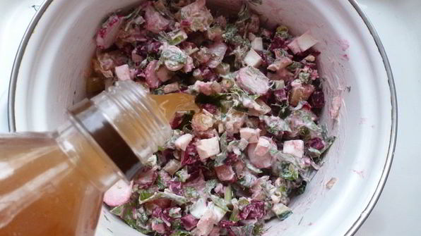 окрошка со свеклой и курицей