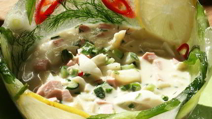 Окрошка в ледяной вазе