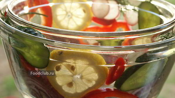 окрошка в ледяной вазе