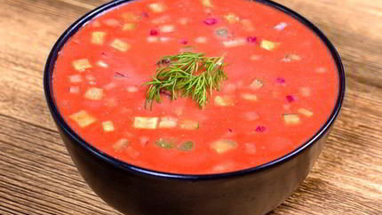 Пикантная окрошка с килькой в томатном соусе