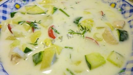 Вкусная окрошка с курицей на кефире