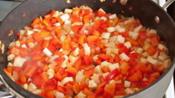 острый мясной суп с фасолью