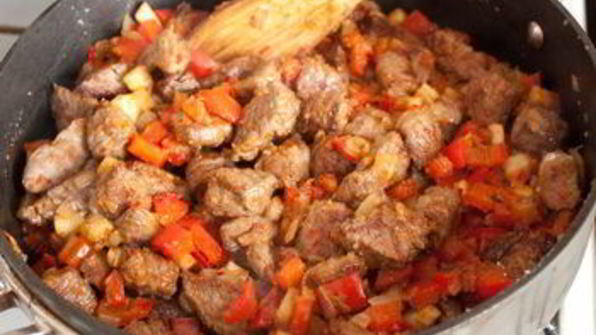 острый мясной суп с фасолью