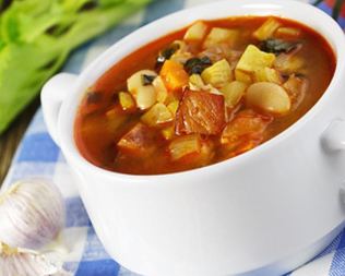 Овощной суп с копченой грудинкой