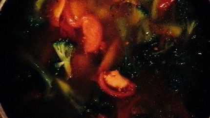 Овощной суп с курицей, брокколи и помидорами