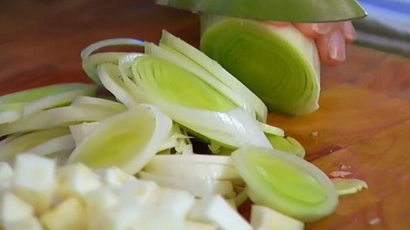 овощной суп с курицей и яичной лапшой