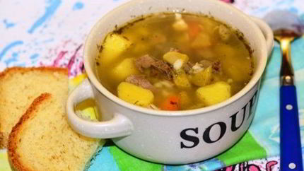 Рассольник с огурцами и перловкой