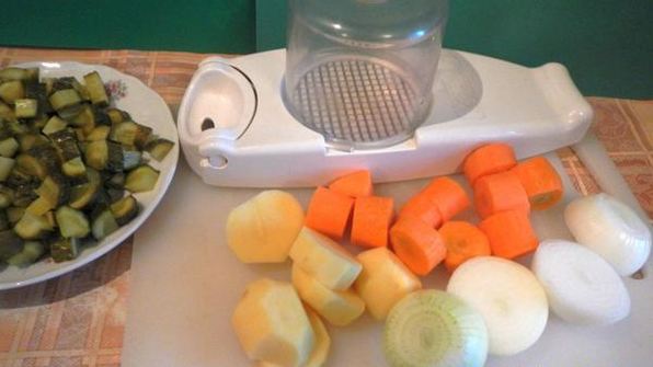 рассольник с перловкой и почками в мультиварке