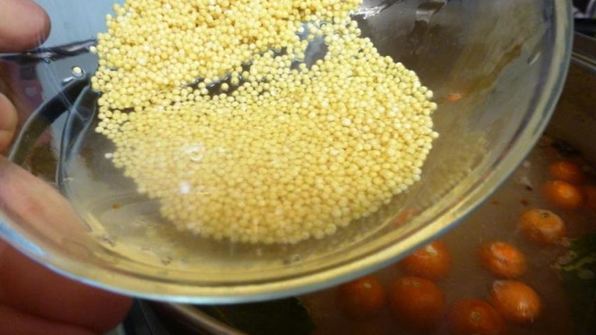 рыбный суп с пшеном и помидорами