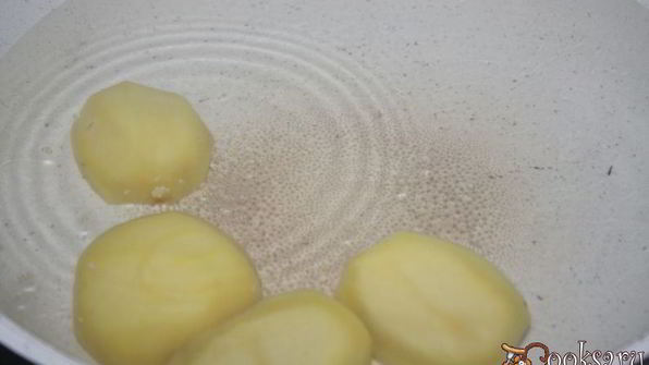 ароматные щи с варено-копченой грудинкой и кислым яблоком