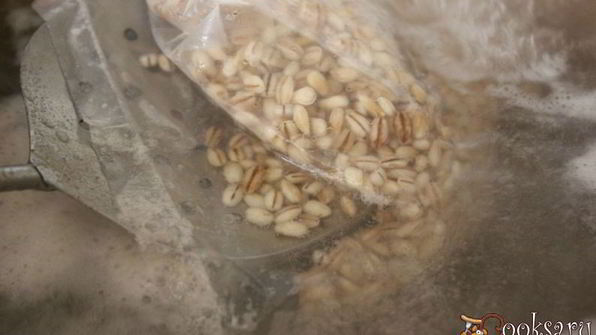 щи из кислой капусты с перловкой на мясном бульоне