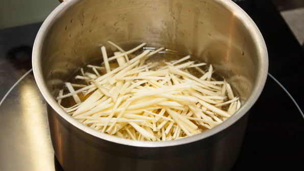 щи из квашеной капусты с белыми грибами