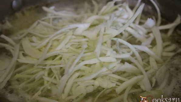 щи из квашеной капусты с фасолью и сладким перцем на курином бульоне