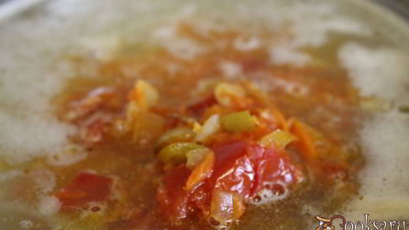 щи из квашеной капусты с фасолью и сладким перцем на курином бульоне