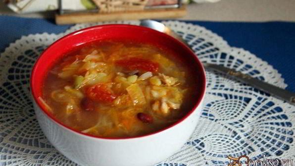 щи из квашеной капусты с фасолью и сладким перцем на курином бульоне