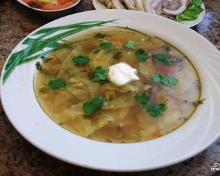 Щи из квашеной капусты со свининой