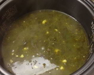 Щи со щавелем в мультиварке