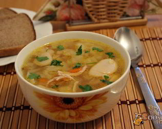 Щи со свежей капустой и лимской фасолью на курином бульоне