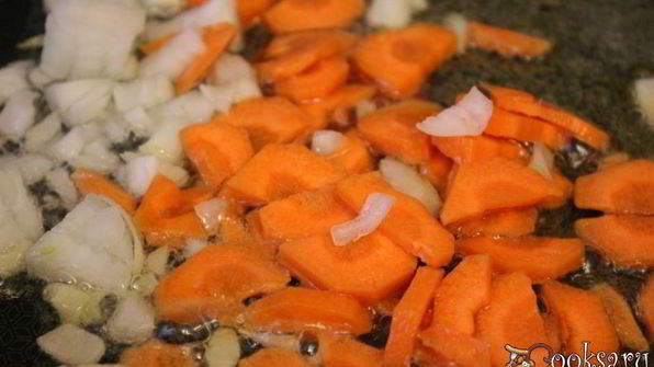 щи со свежей капустой и лимской фасолью на курином бульоне