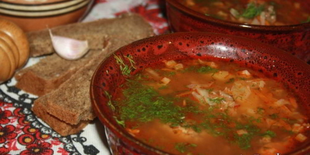 Рецепт щей со свежей капустой, индейкой и острыми колбасками