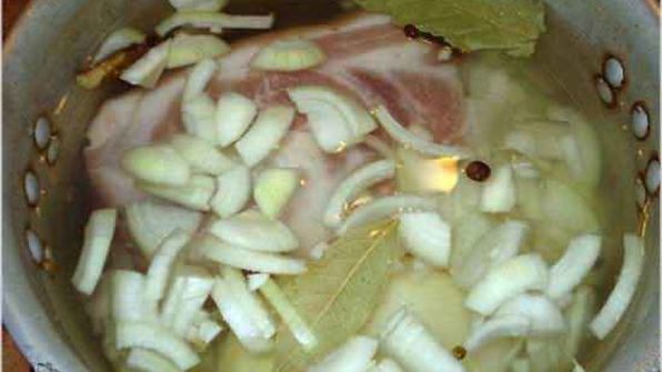 щи томленые кислые со свининой