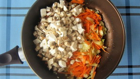 свежие щи с грибами