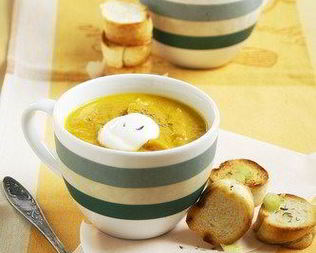 Сливочный тыквенный суп с ароматными травами