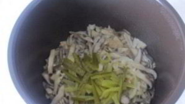 солянка из капусты с грибами в мультиварке