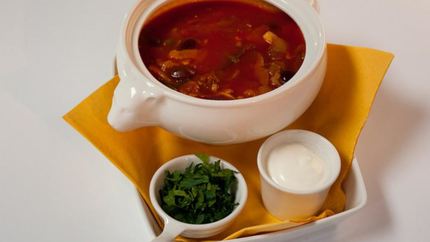 Солянка мясная с каперсами