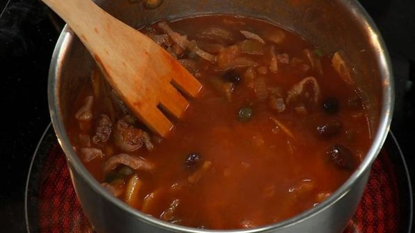 солянка мясная с каперсами