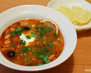 Солянка с копченостями