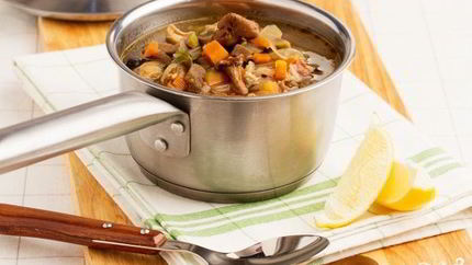 Солянка с лимоном