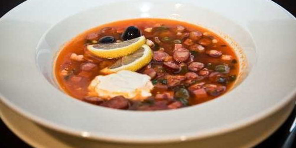 Рецепт солянки с маслинами и колбасой