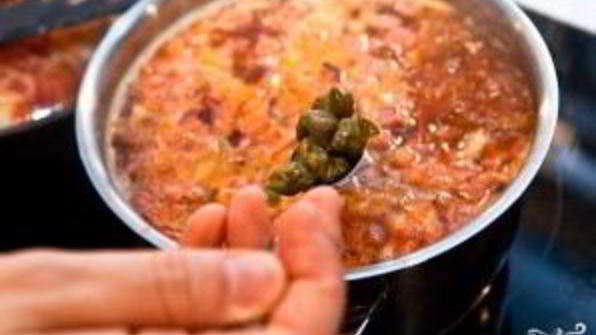 солянка с маслинами и колбасой