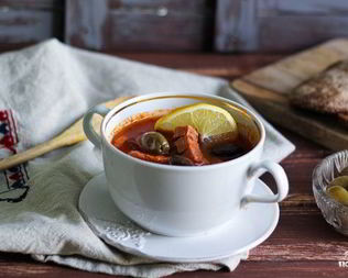 Солянка с оливками