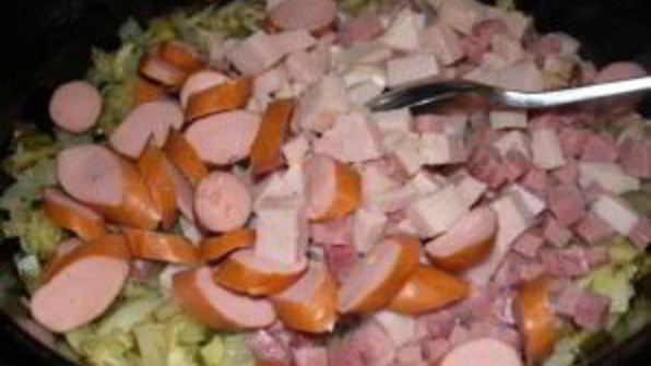 солянка сборная с колбасой