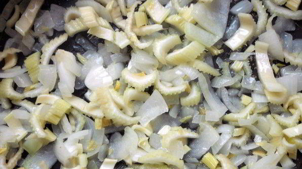 чечевичный суп-пюре с томатами и сельдереем