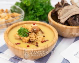 Гороховый суп-пюре с копчеными ребрышками