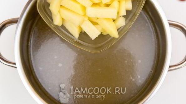 гороховый суп-пюре с копчеными ребрышками