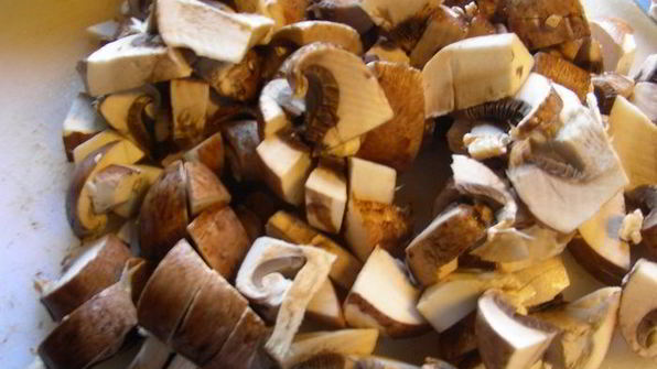 пряный морковный суп-пюре с бататом, грибами и грушей