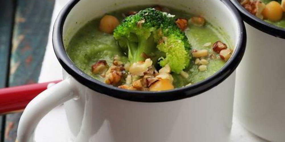 Рецепт супа-пюре из брокколи с миндалем