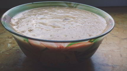 Суп-пюре из чечевицы с помидорами и копченым сыром