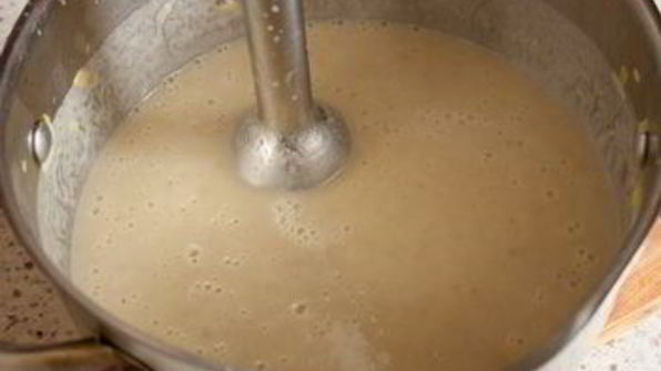 суп-пюре из картофеля и порея