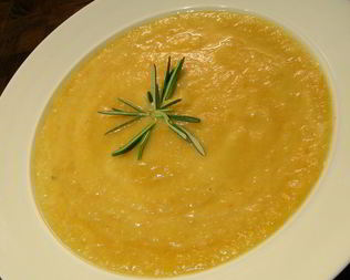Суп-пюре из корнеплодов с имбирем и розмарином